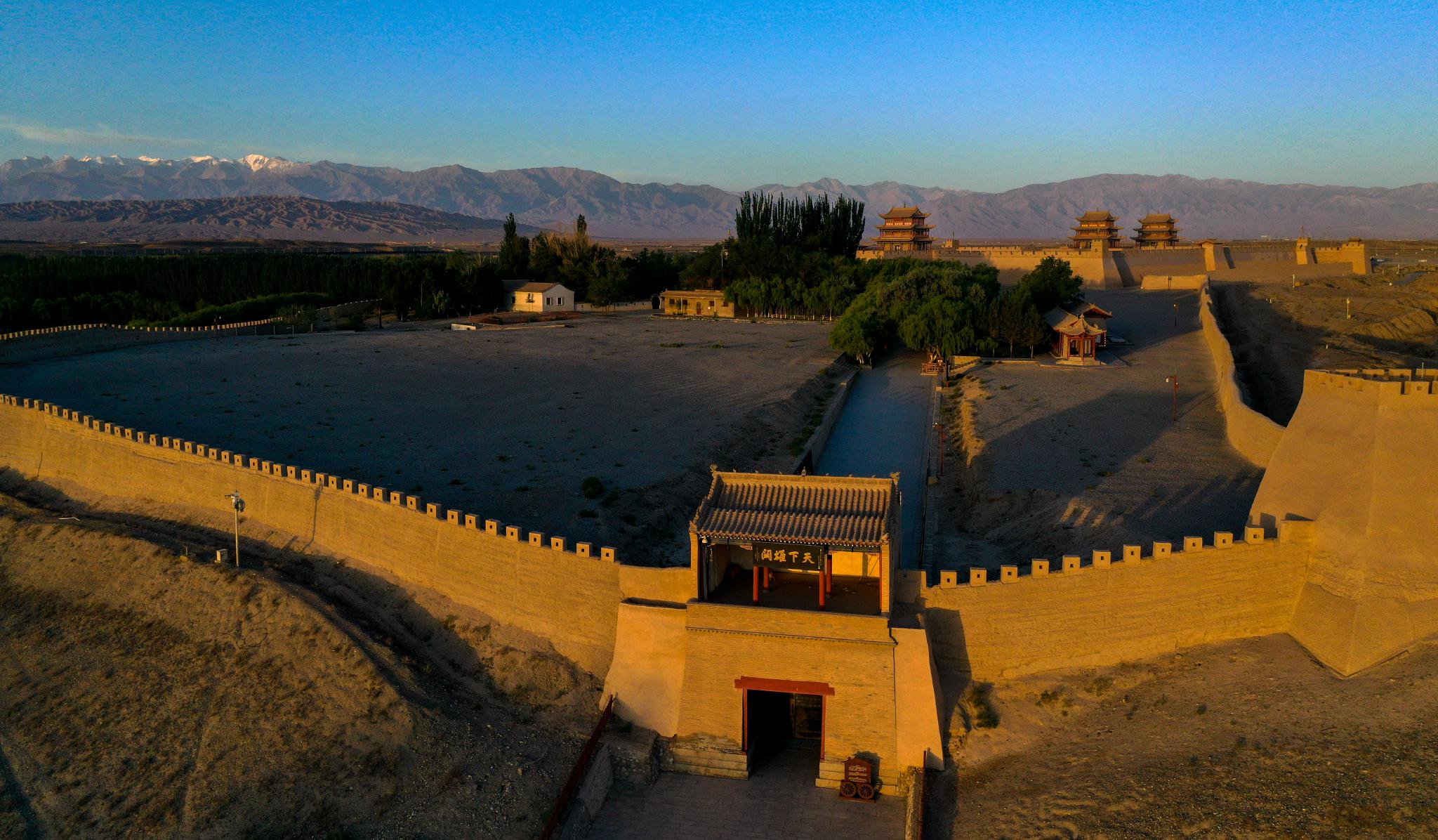 位于甘肃省嘉峪关市的嘉峪关关城(2023年7月14日摄,无人机照片).