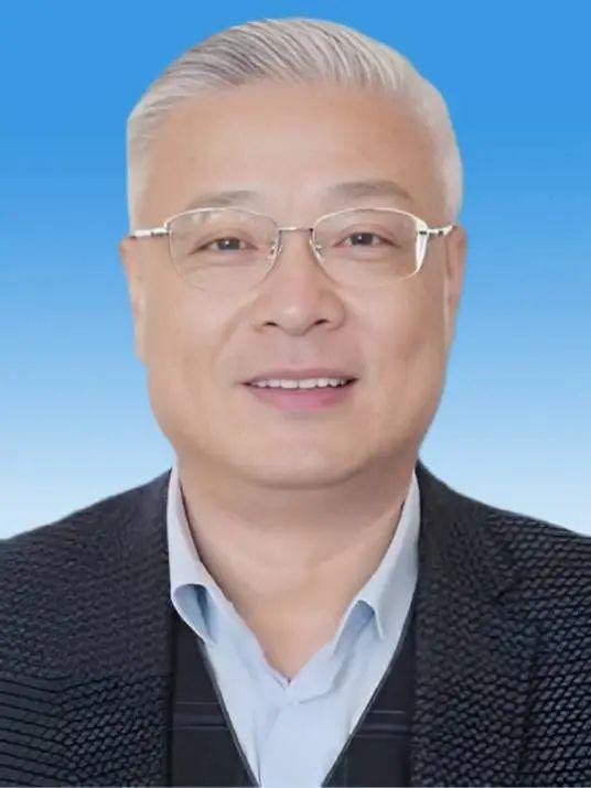 曾任芦溪县委常委,副县长,萍乡市湘东区委副书记,市国资委党委副书记