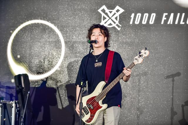 "6月9日,首先登场的是前来助阵的人气歌手文彦杰