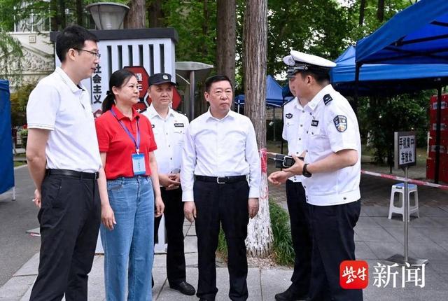 为南京市副市长,江苏省公安厅党委委员,副厅长,南京市公安局党委书记