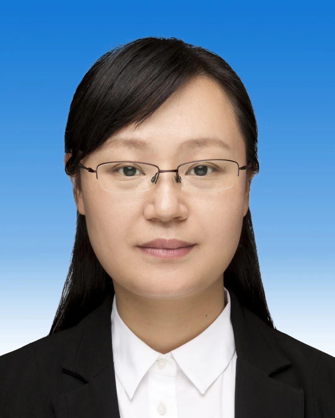 马荧波长期在宁波市工作,曾任宁波市鄞州区东胜街道党工委书记,市文化