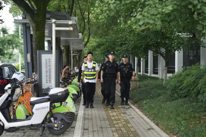 直击现场,浙江公安护考名场面来了!