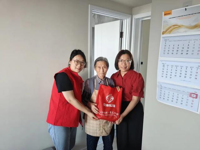 包粽子,挂艾草,非遗体验……一起感受传统与美味的碰撞吧!