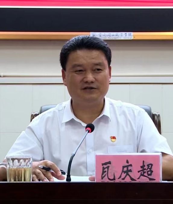 瓦庆超(资料图)瓦庆超出生于1975年11月,云南峨山人,大学学历,中共