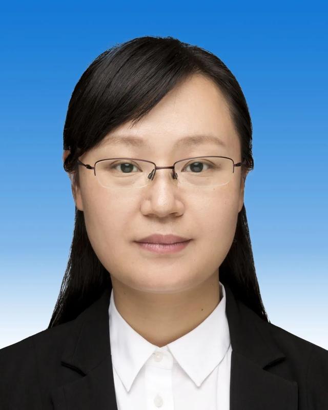 马荧波长期在宁波市工作,曾任宁波市鄞州区东胜街道党工委书记,市文化