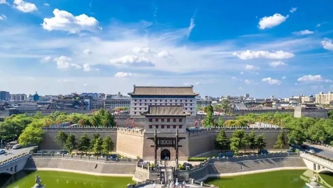 免费对中高考生开放 中高考生1分钱可乘坐西安城市观光车北京欢乐谷