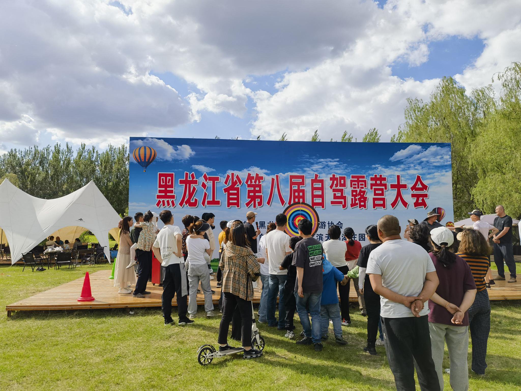 6月10日清晨,哈尔滨天鹅湖庄园沉浸在一片宁静祥和的氛围中.