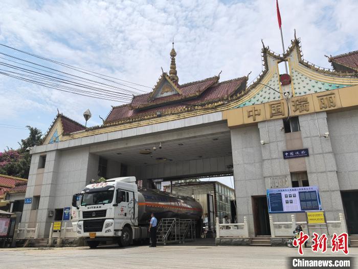 中缅边境瑞丽口岸2024年出入境人员已突破200万人次