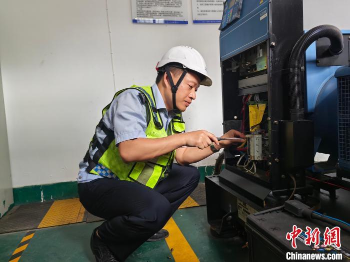 浙江隧道巡检员坚守岗位一线  保通保畅"不打烊"