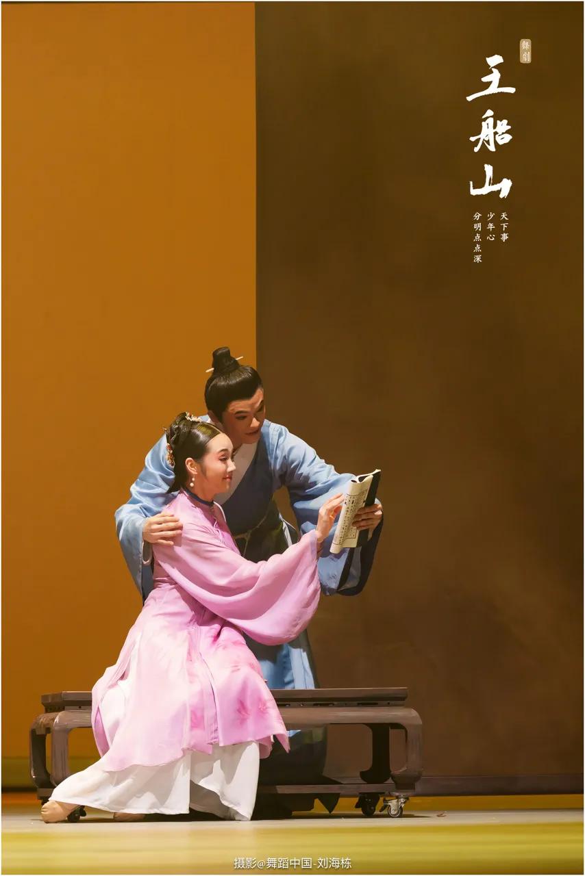 鹿鸣高歌,他有幸遇到授业解惑的良师;醉梦幻境间,他邂逅一段意趣相投