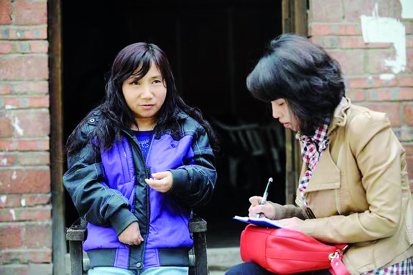 16年前的爱心传递 一群重庆人与一位残疾女诗人的故事