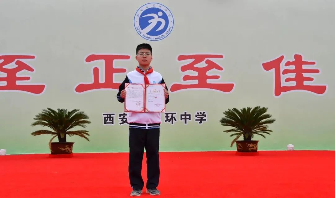 西安市五环中学初一年级学生"闪耀"编程赛场!