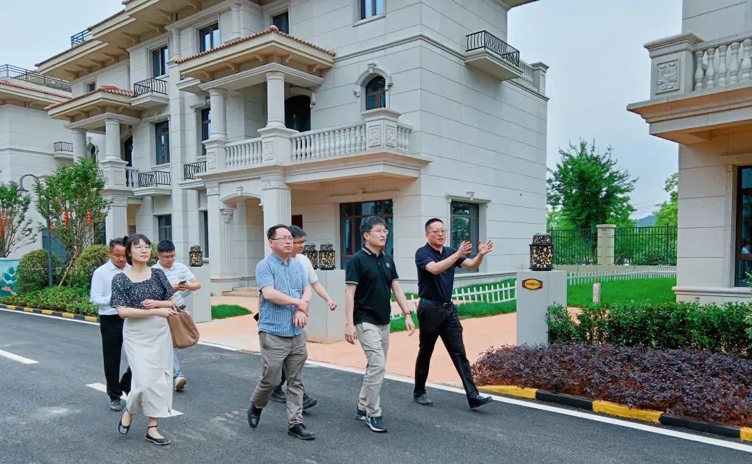 | Wu Di toured in Huangshi, Hubei.