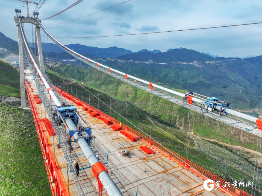 纳晴高速牂牁江大桥云雾缭绕如仙境