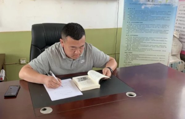 "秦皇岛市山海关区石河镇张庄村党支部书记,村委会主任刘爽得知铁炮被