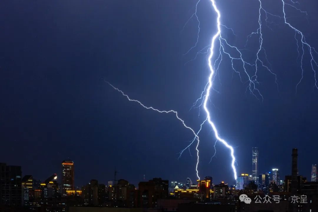 北京雷雨过境,25张闪电照片无比震撼!