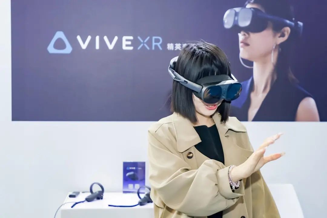 htc vive亮相上交会 沉浸式vr体验吸睛无数