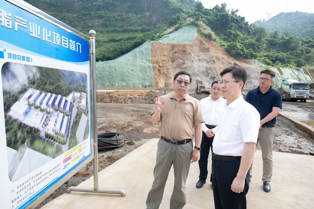 12日,市委书记郄英才率市直相关部门负责人调研我市重大项目建设情况