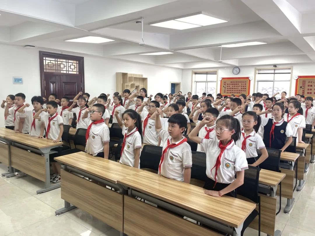 西安市"红领巾法学院"普法活动走进西一路小学