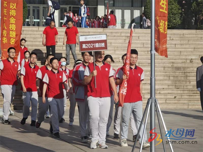 "益文青春,逐梦圆梦" 烟台二中芝罘校区"花样祝福"高考生