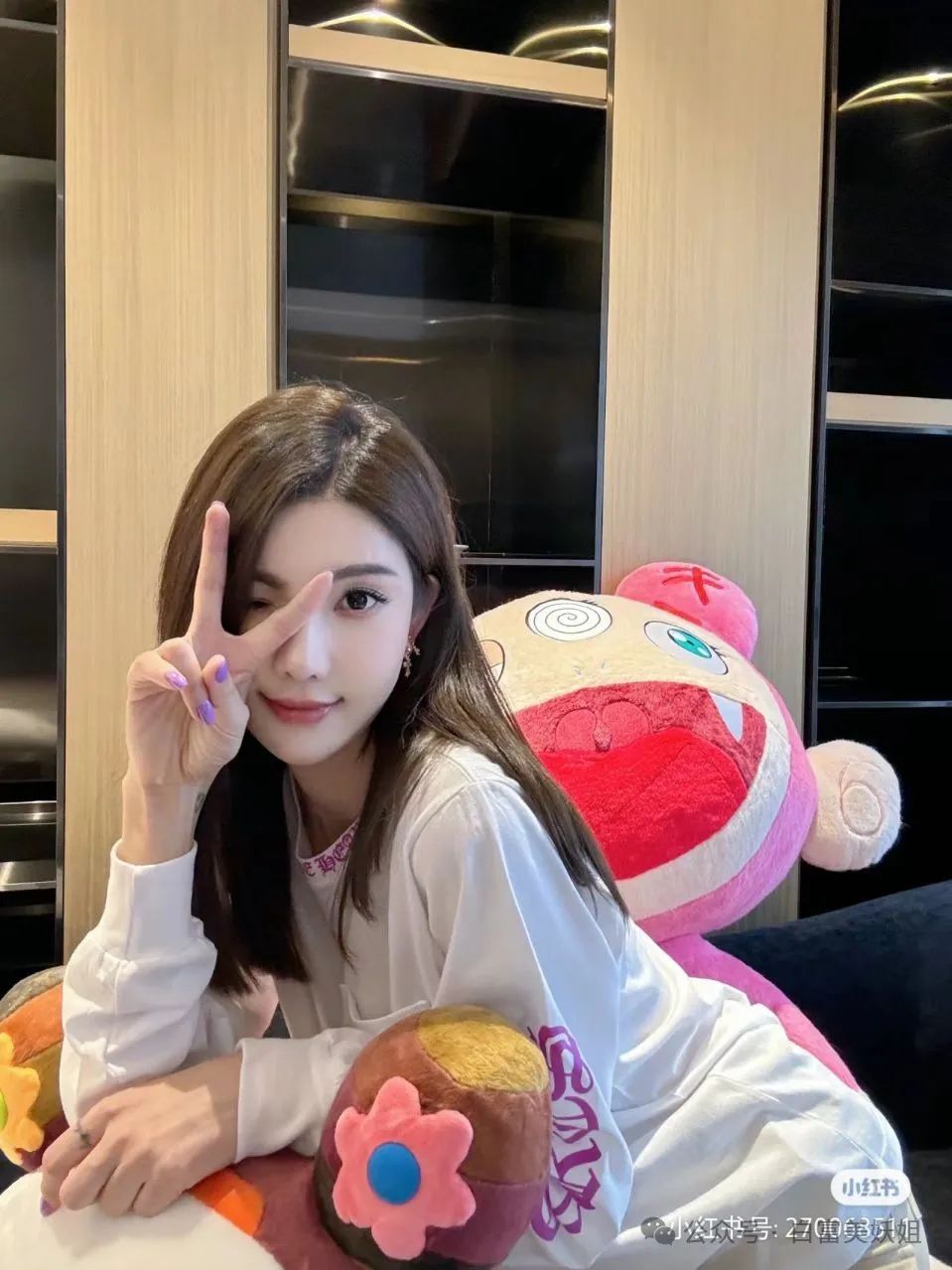 黄一鸣爆锤生了王思聪的崽,女儿和她整前一模一样!