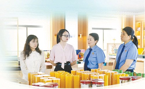 罗田县检察院联合相关部门走访农业合作社,指导商户提高识假辨劣和