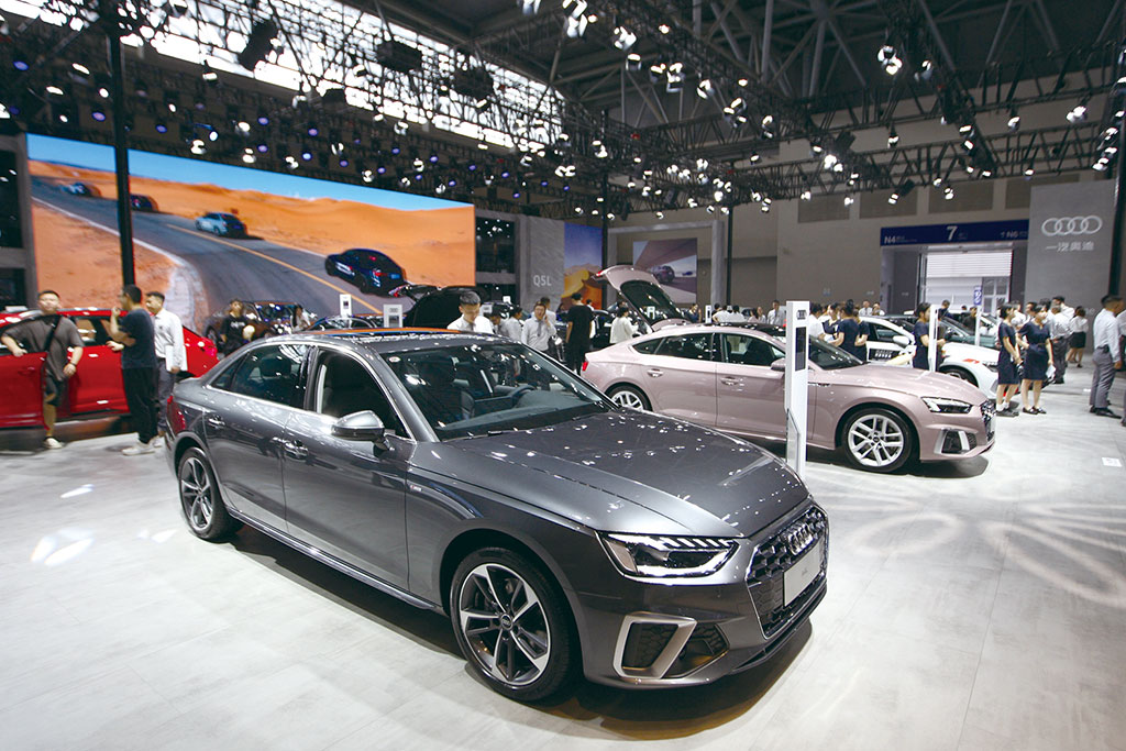 摄第43届中国·福州国际汽车展览会日前在福建福州海峡国际会展中心