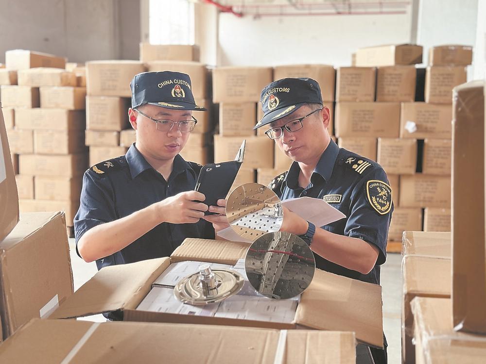 厦门东渡海关对出口卫浴产品实施监管.