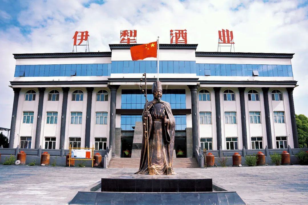 如果说迟运武是"伊犁新源酿酒第一人",肖尔布拉克就