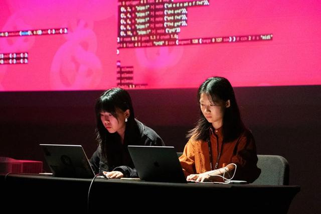 第三幕由来自西交利物浦大学的年轻艺术家andy shing带来的"tutori