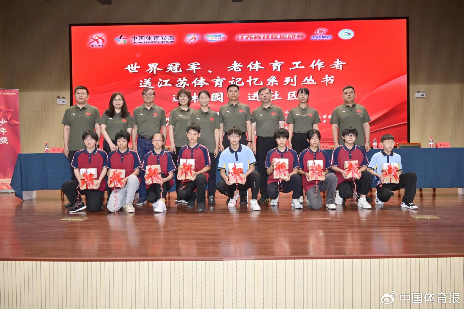 乒乓球世界冠军惠钧,张莹莹也来到现场,分享自己的励志故事,传递体育