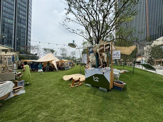 上海南站迎来重磅商业综合体!徐汇万科广场开业,打造7万平方米“城市绿毯”|上海市_新浪财经_新浪网