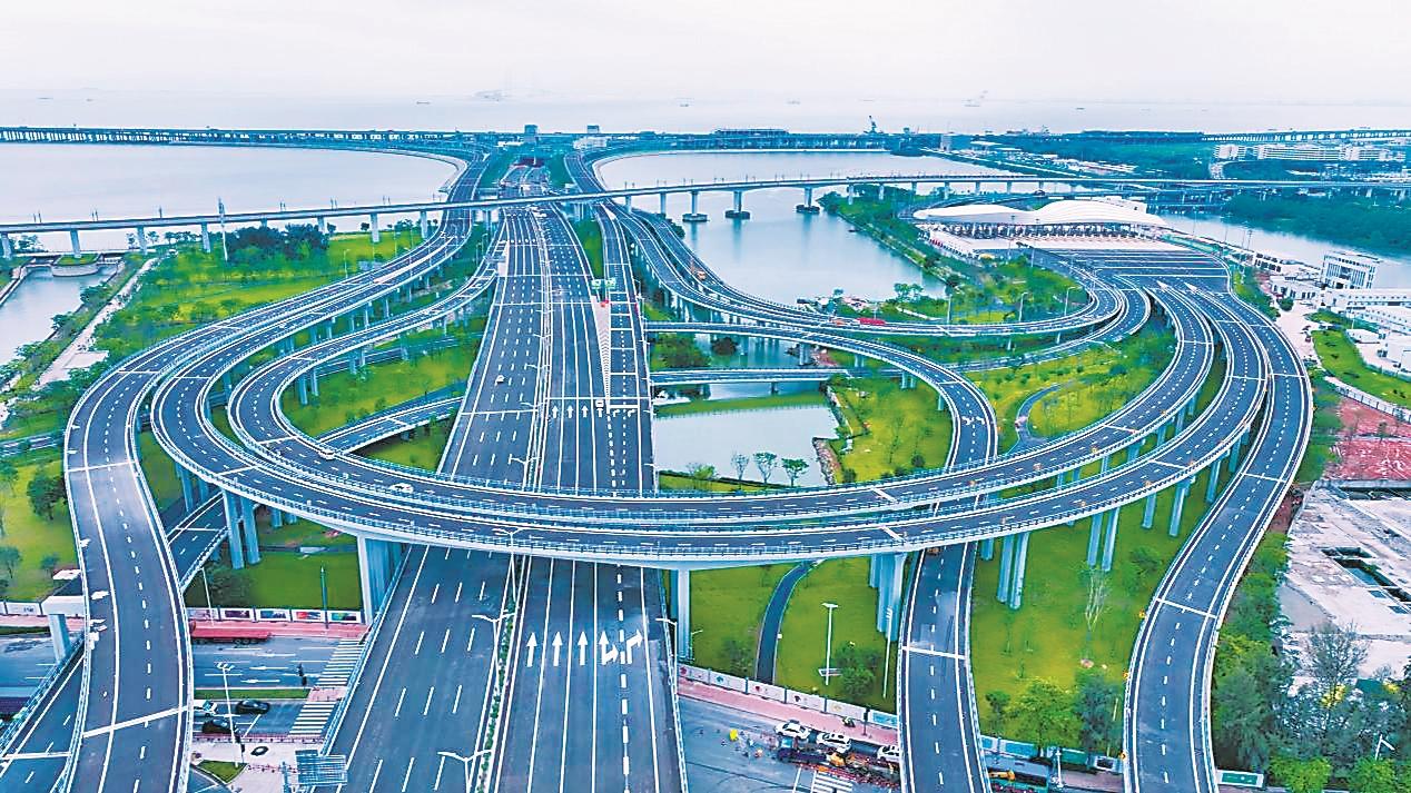 12日,记者从深圳交通运输局获悉,广深沿江高速二期工程已于近日顺利