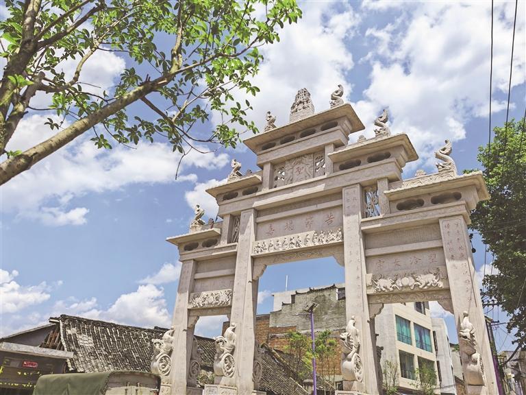 贵州日报天眼新闻记者 祝庆庆 摄被称为"夜郎兵工厂"的普安铜鼓山