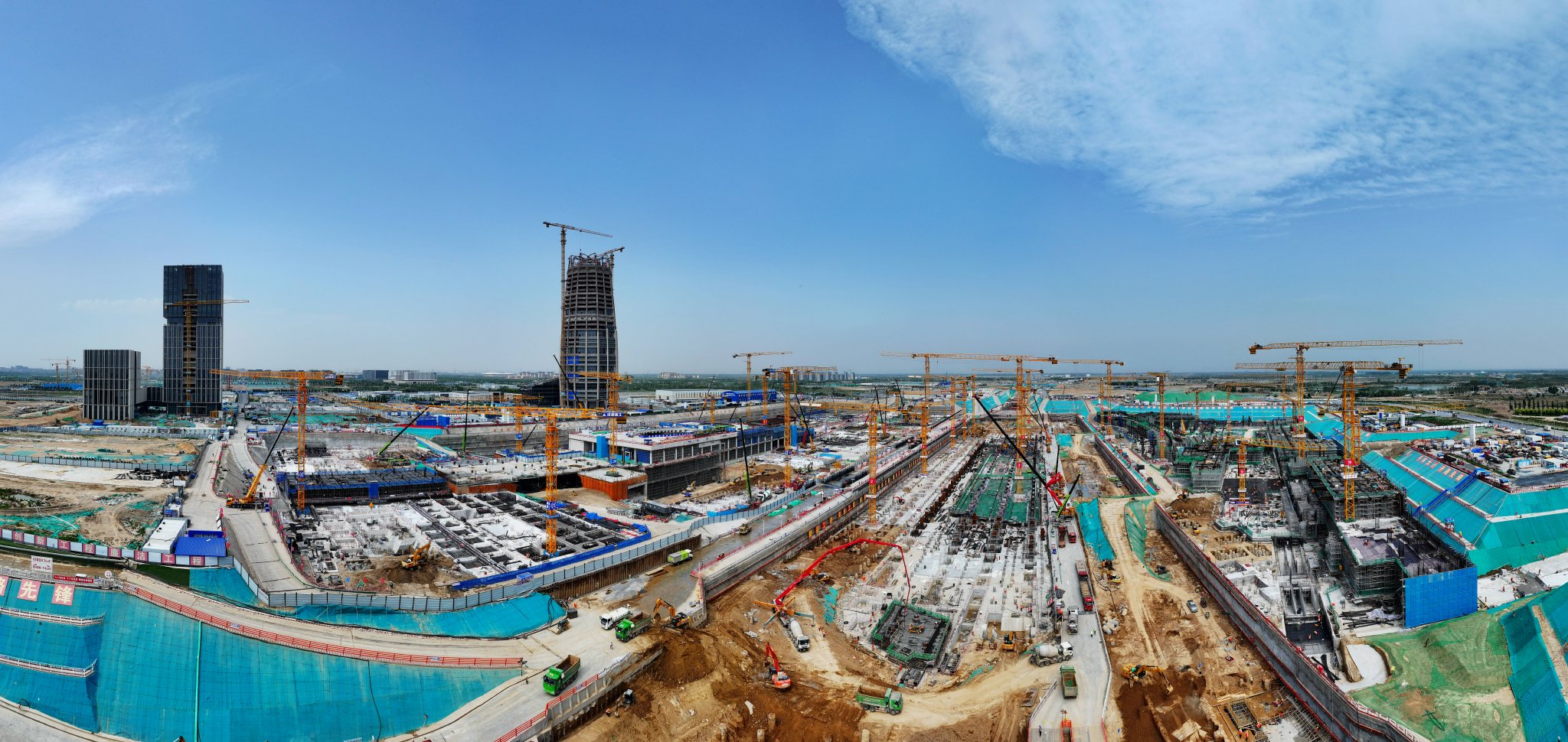 雄安城际站及国贸中心片区处于雄安新区启动区的核心位置,整个片区由