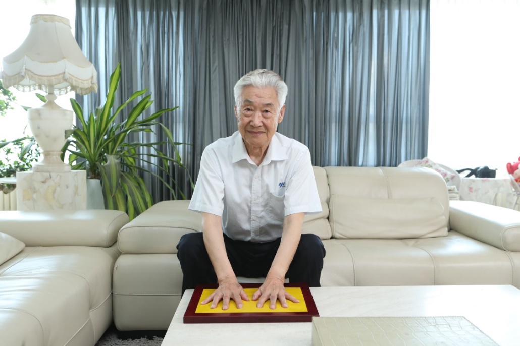 王永志院士手模采集回忆:他对晚辈十分关照|王永志|院士|中国科技馆_新浪科技_新浪网