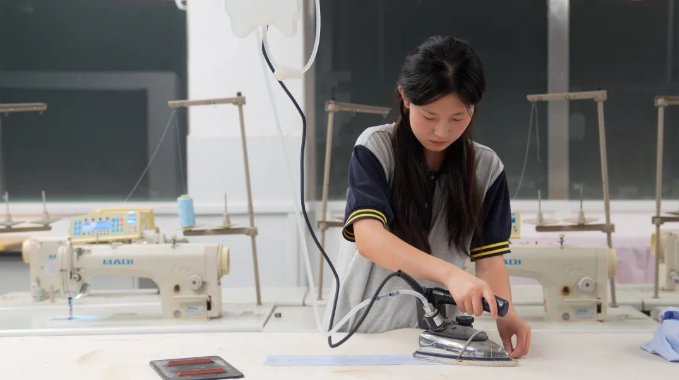 qnews|17岁中专少女和30多名中学生入围阿里数赛 其中一名初三生闯入