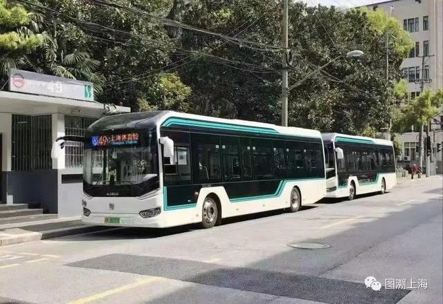 福州路上的49路sk6152pc型汽车↑9路500型公共汽车出场中↑公交49路