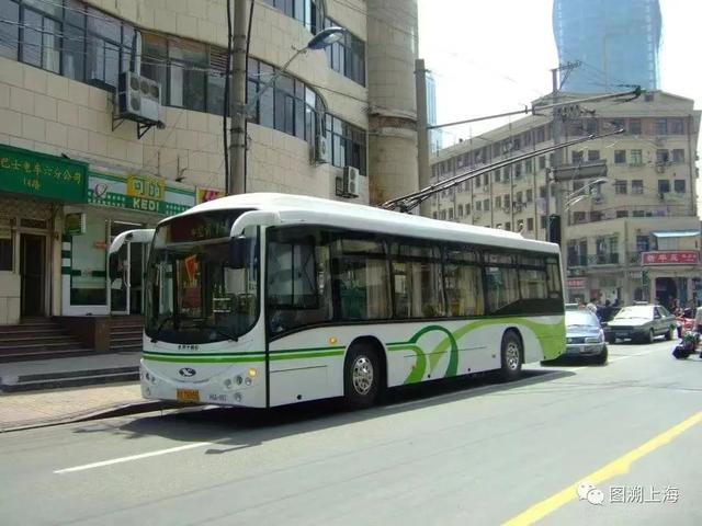 14路上运营(网图)↑早期英商无轨电车↑公交14路市民游客可以乘坐49路