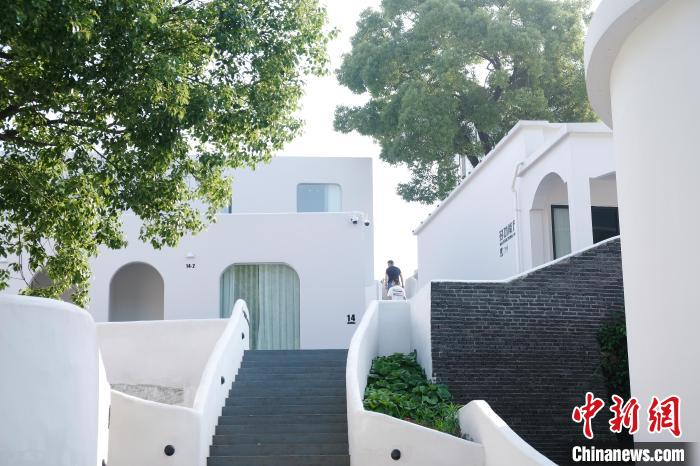 2021年9月,民宿从业者梁哲锋和朋友到访了湖礁湾岛,发现了这颗遗落