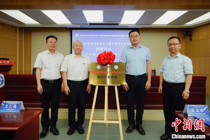 西方语言文化学院共同发起,重庆市沙坪坝区文旅委,沙坪坝区童家桥街道