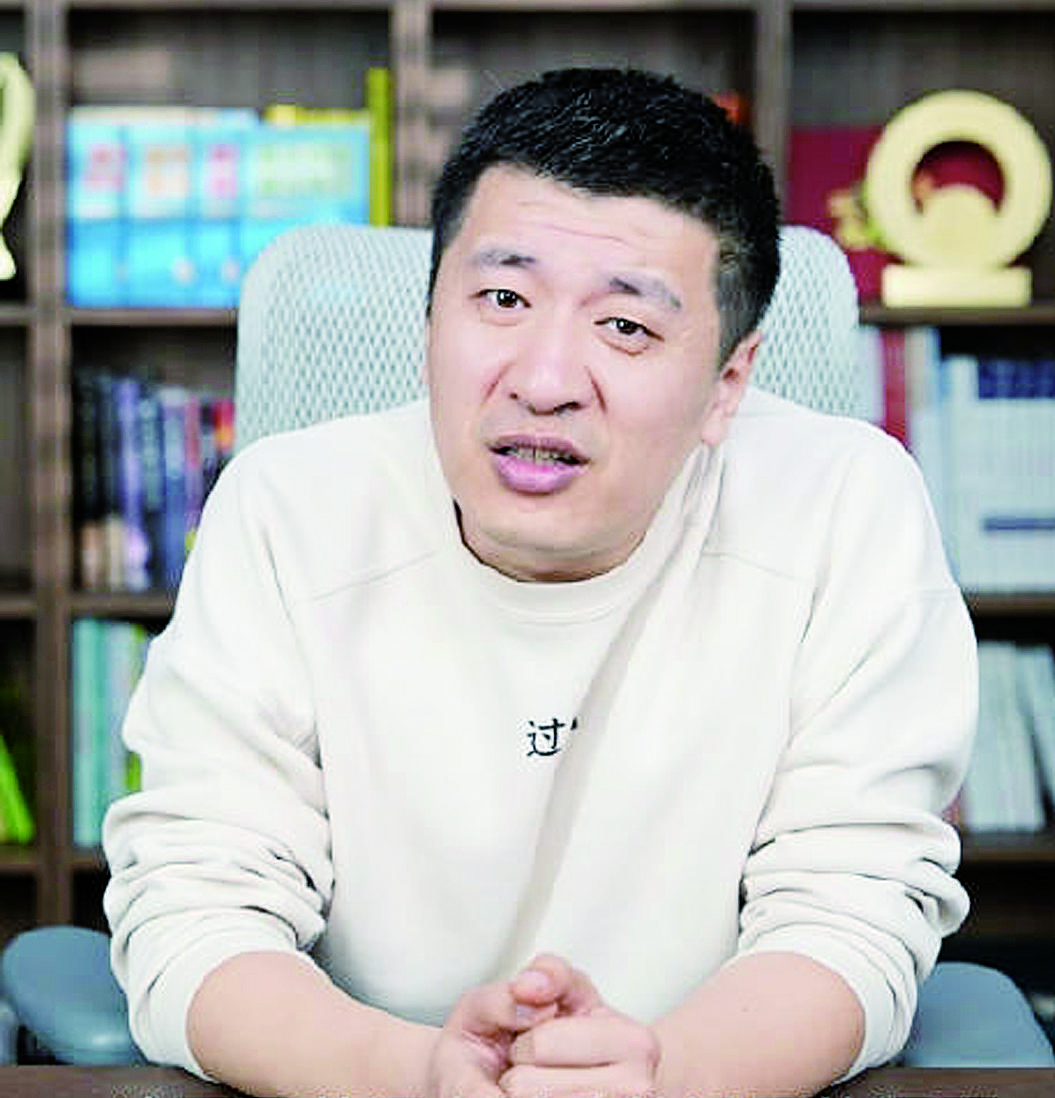 高报达人挥"镰刀" 家长无奈当"韭菜"