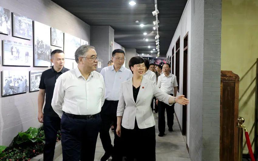 民进中央副秘书长朱一多,中共重庆市委统战部副部长吴萍,民进中央委员