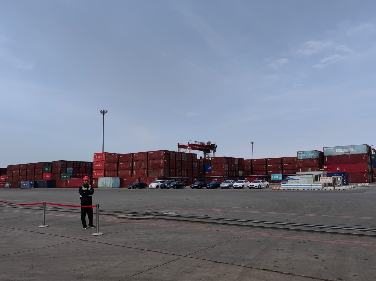 营口港(分为鲅鱼圈港区和仙人岛港区)位于辽东半岛中部,是距东北三省