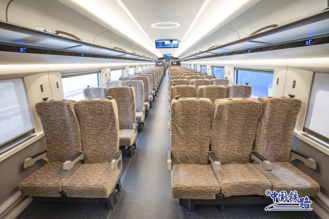 商务座座席设有二等座席,一等座席定员1347人复兴号动车组cr400af-bs