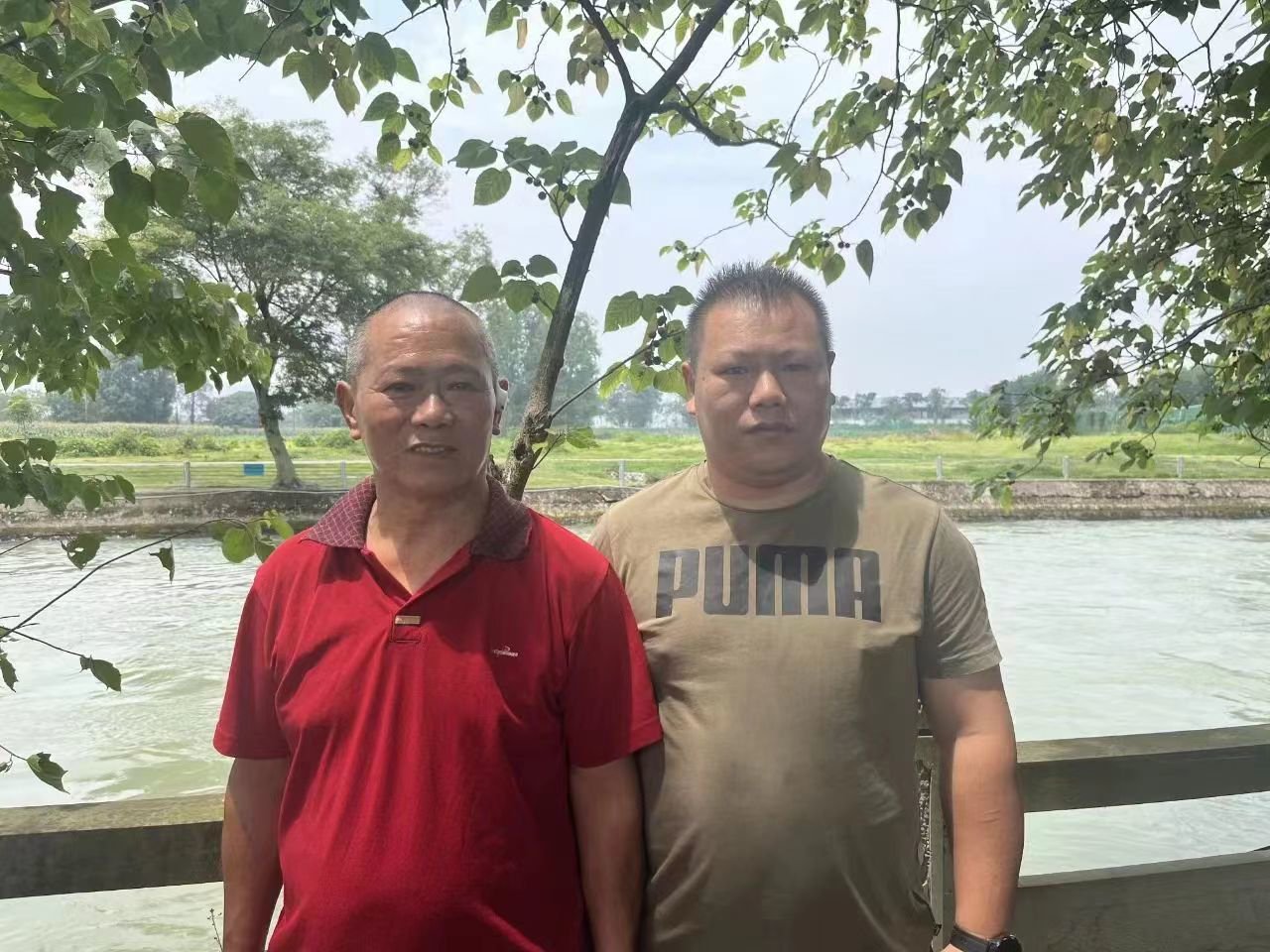 激流中合力救人 他们获赠"平凡之善卡"