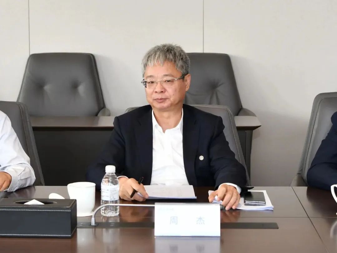 书记,董事长袁国华,党委副书记,总裁戴敏敏一行带队拜访海通证券(8