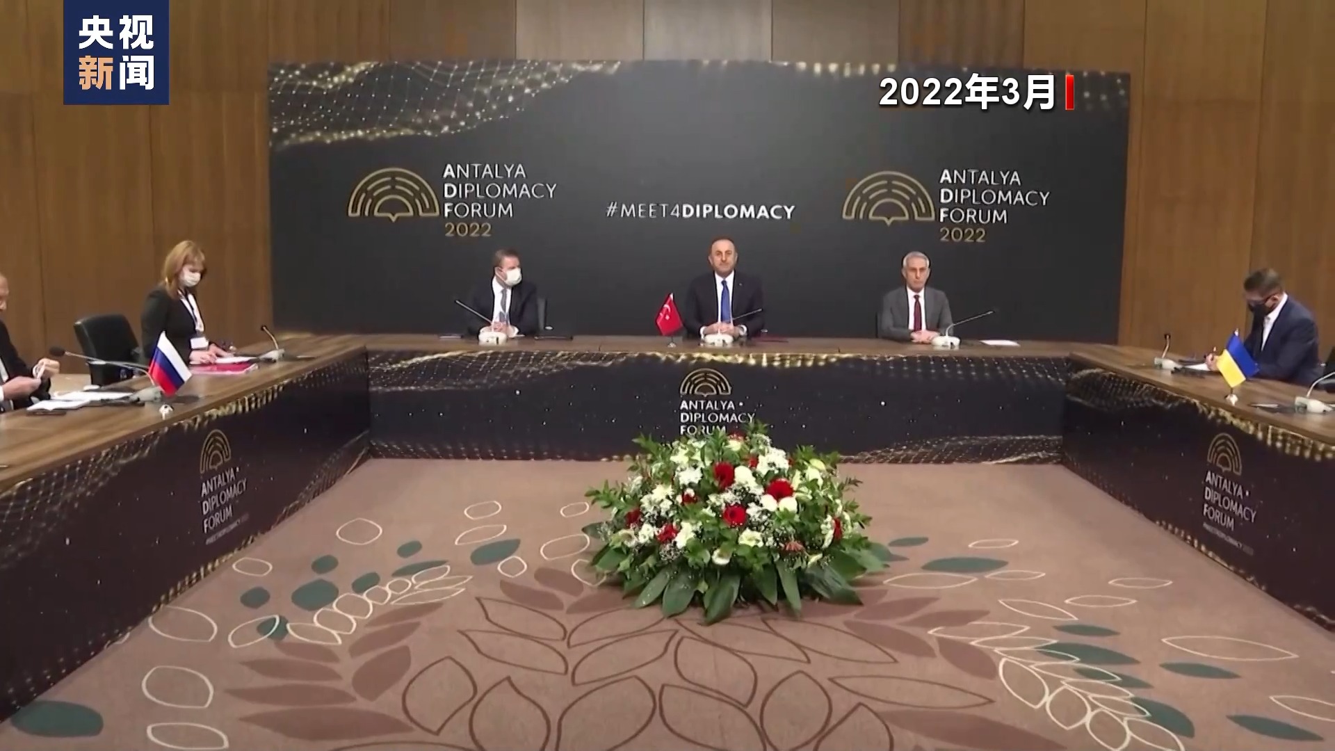 近日,美国知名经济学家,哥伦比亚大学教授杰弗里·萨克斯和塞尔维亚