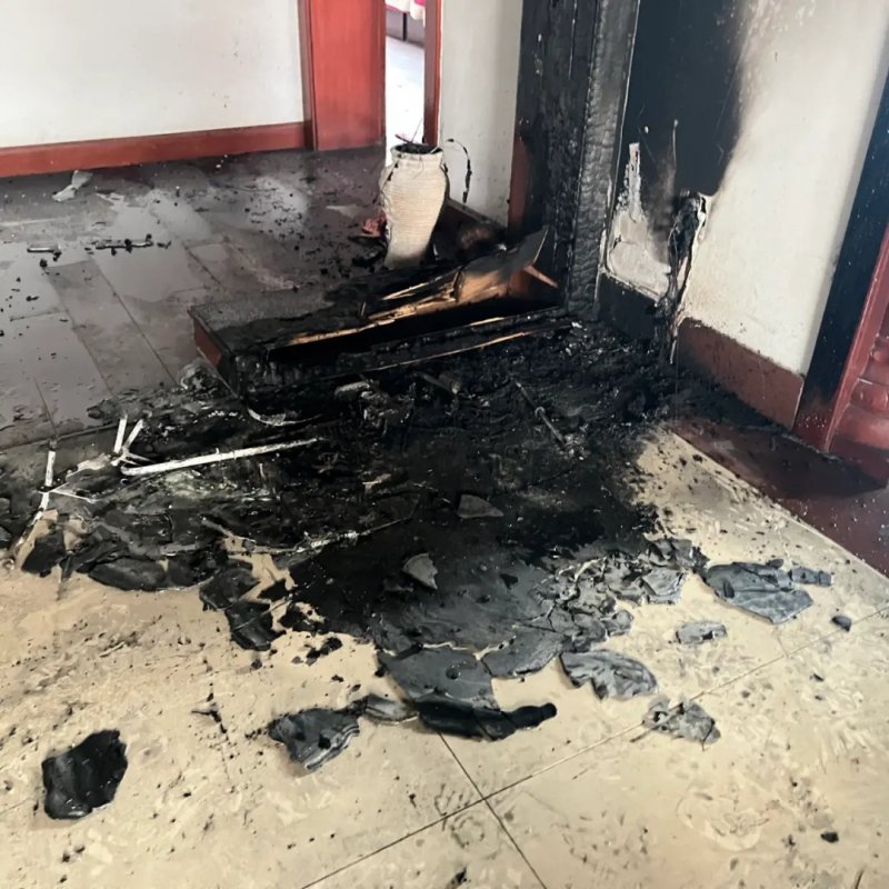 小米扫地机器人自燃引发火灾全屋熏黑 小米仅愿