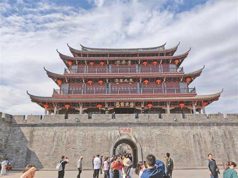 潮州古城标志性建筑广济楼.